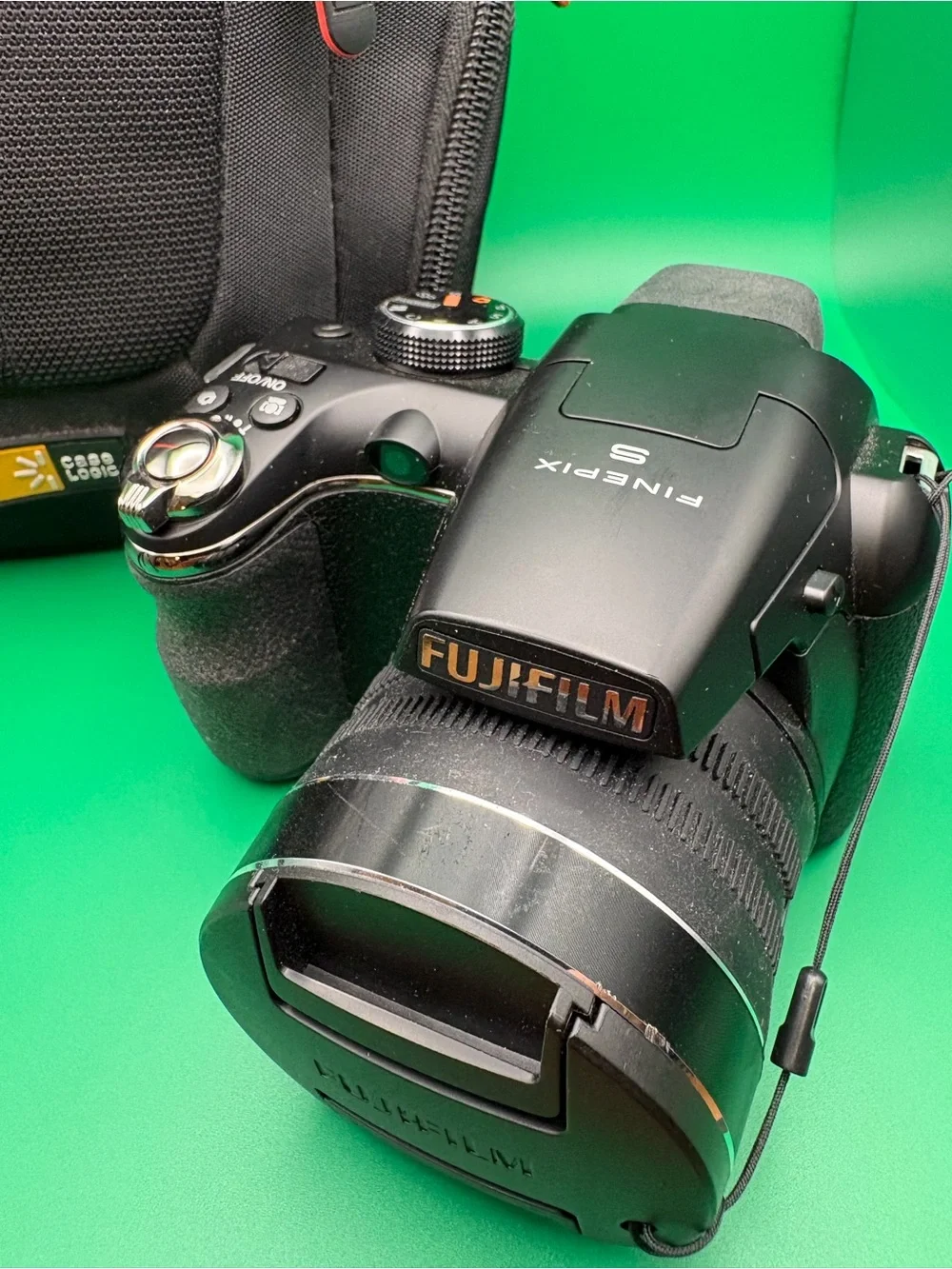 Fujifilm Finepix Black Camera with Black Carrying Case & tripod